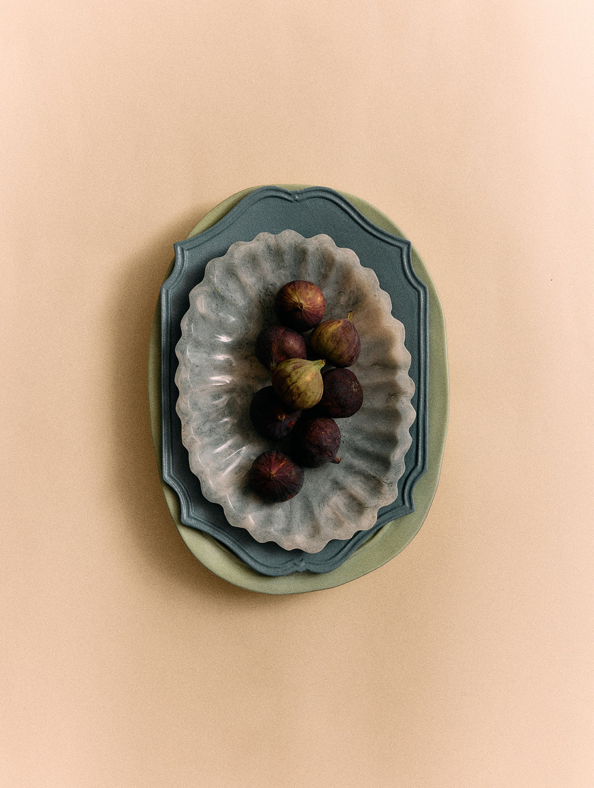 Serviertablett aus Resin - "New Classics"