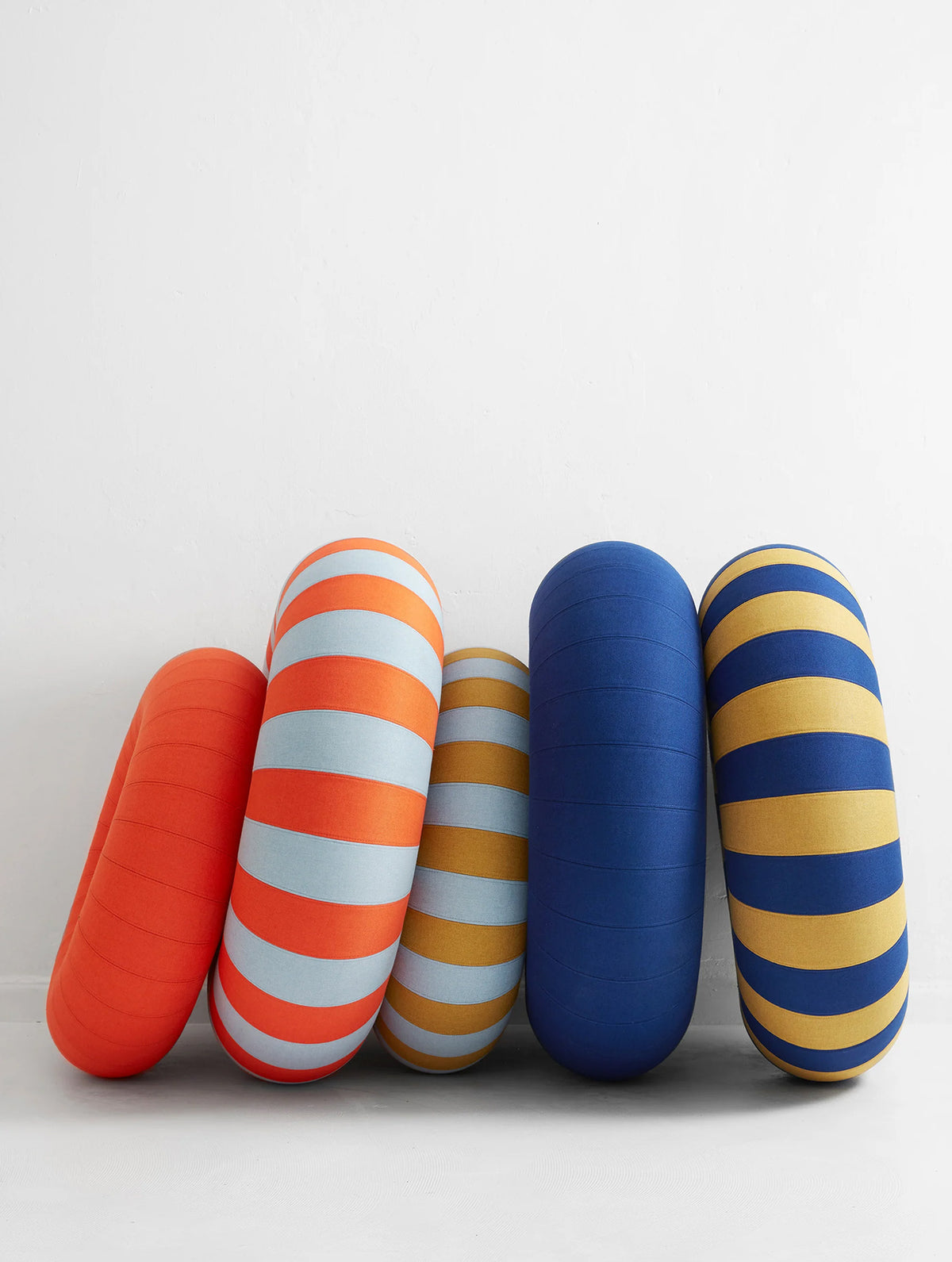 Runder Pouf "Float" - Medium - Blue/Red