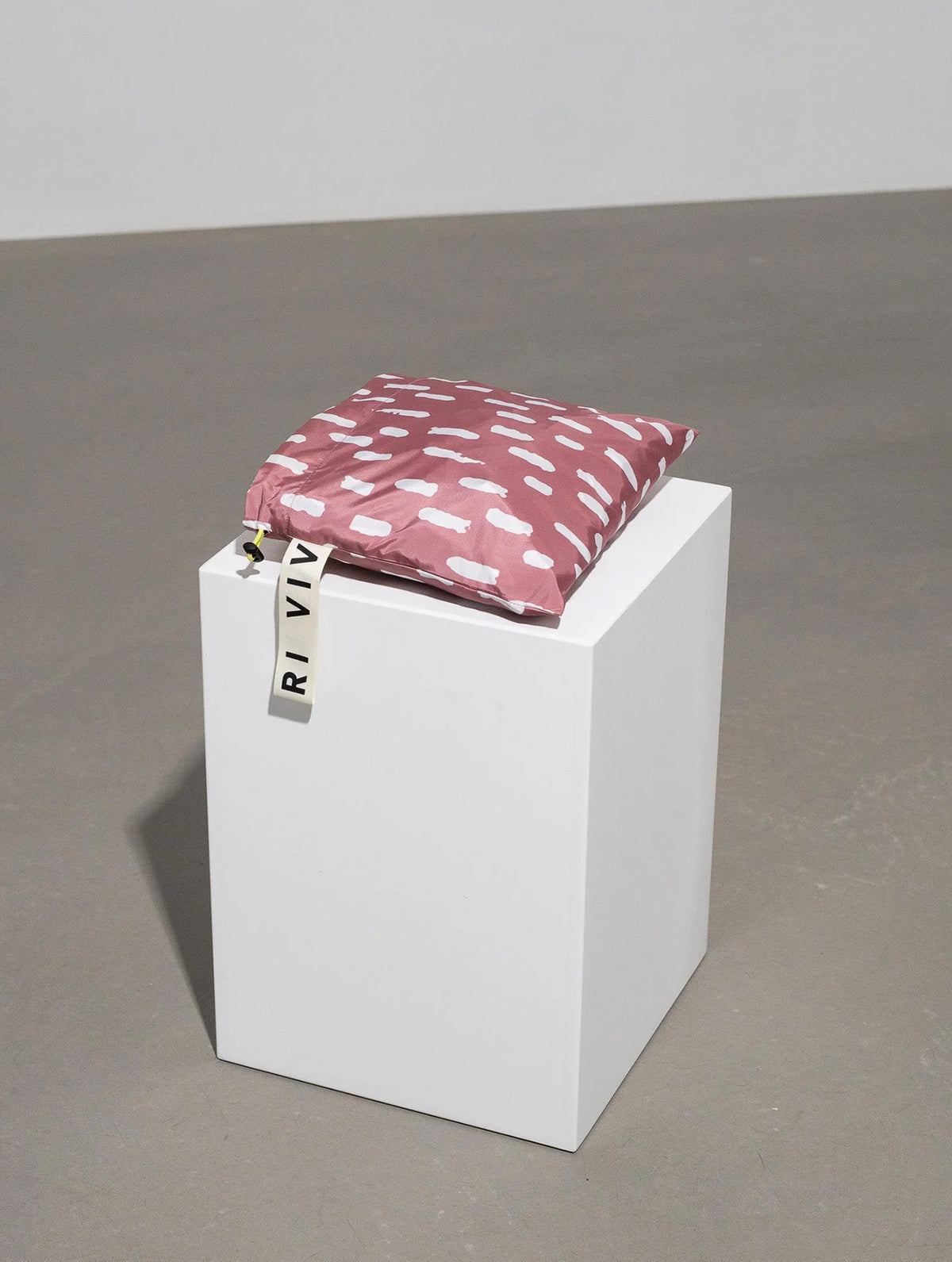 Raincoat - Drops Mauve/White