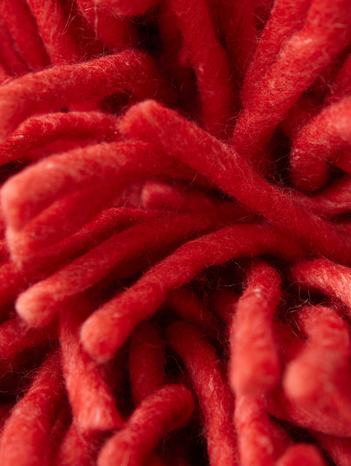 Flauschiges Wollkissen - Cherry Red