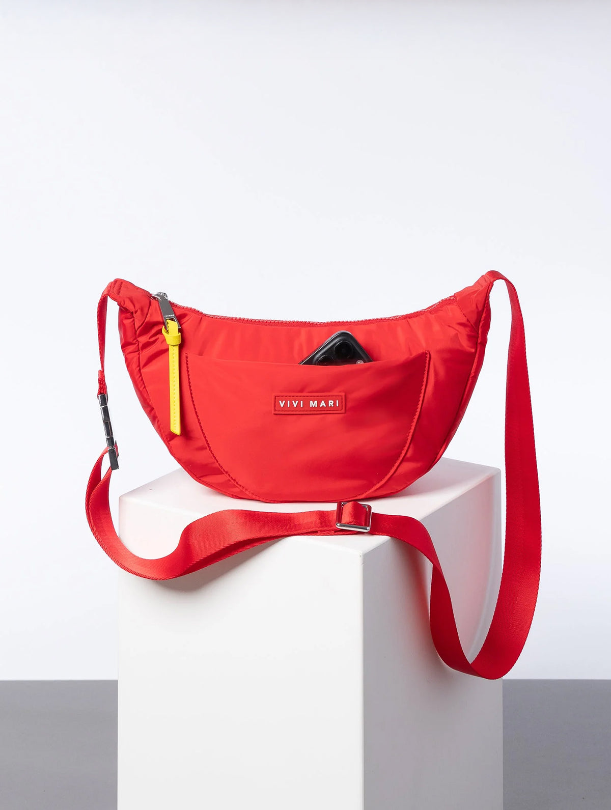 Padded Hip Bag Medium - True Red