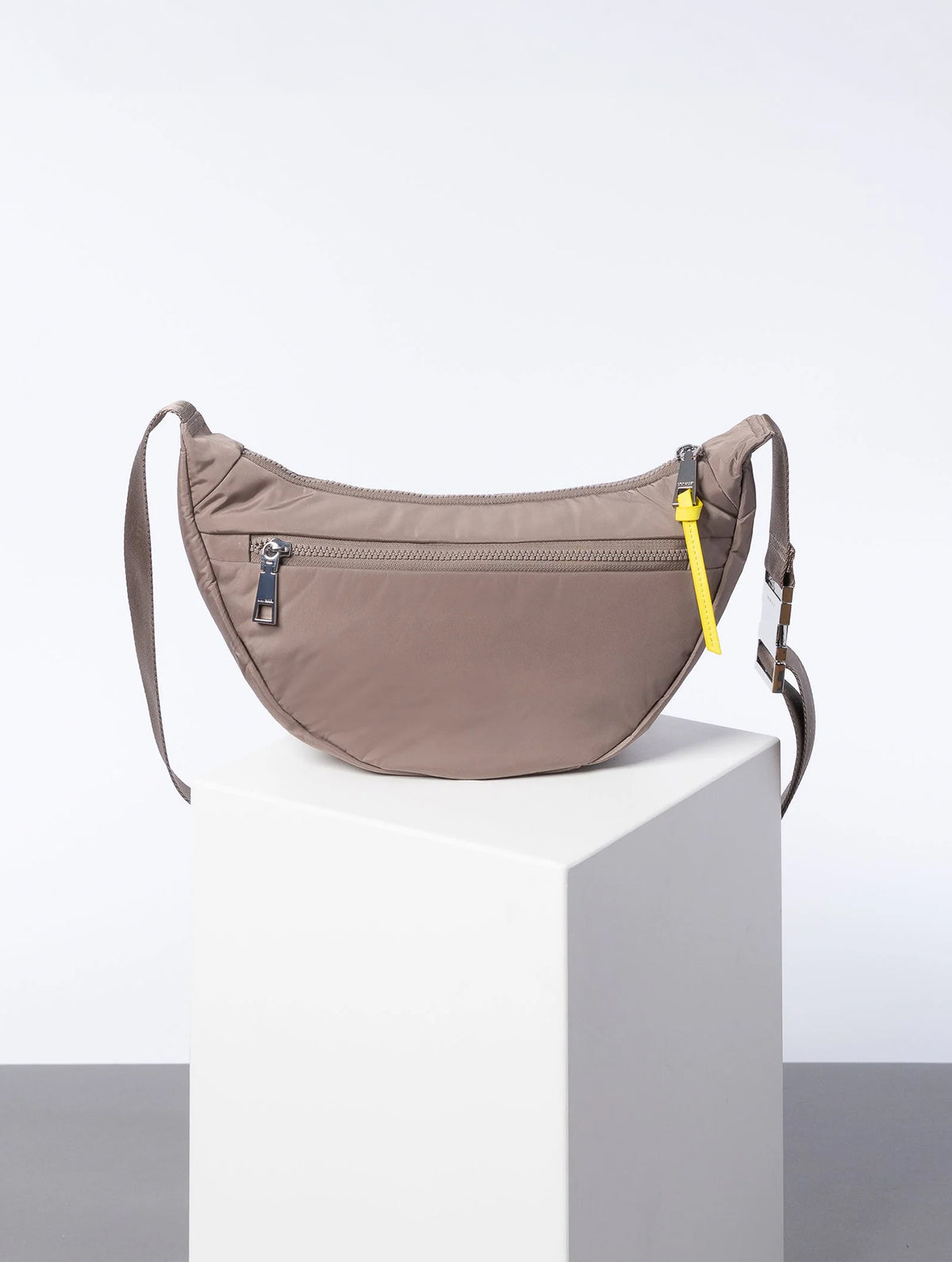 Padded Hip Bag Medium - Dark Mushroom