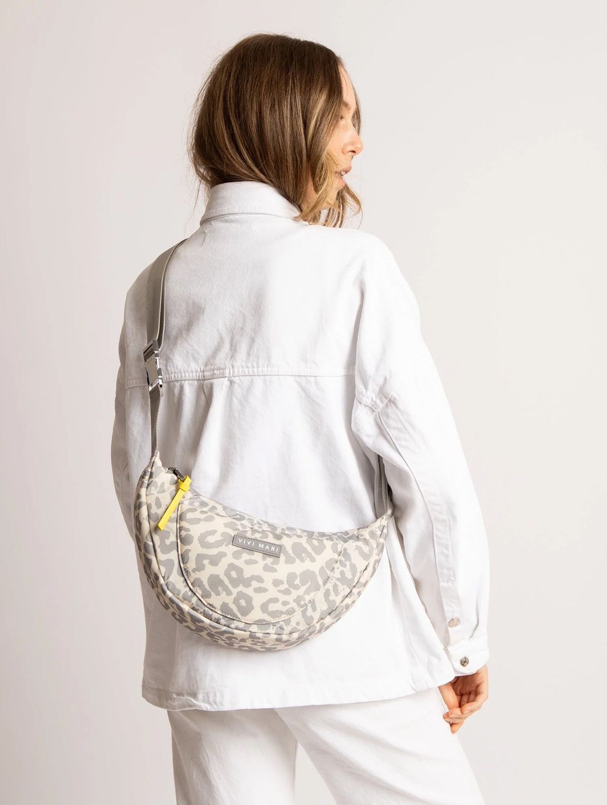 Padded Hip Bag Medium - Leo Splashes Grey/Sand